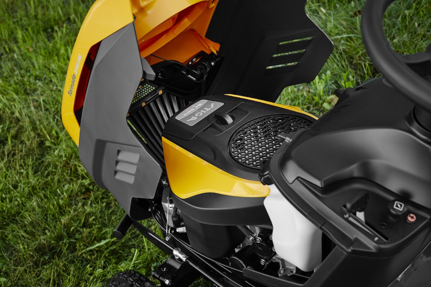 Stiga Tornado 5108 W Rasentraktor 108 cm - 586 cm3 10,8 kW 2-Zylinder Hydrostat