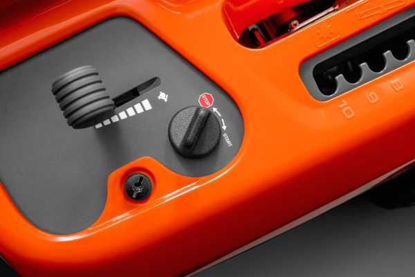 Husqvarna R 214TC Rider Frontmäher mit Combi-Mähdeck 94 cm – 12 kW 2-Zylinder Hydrostat